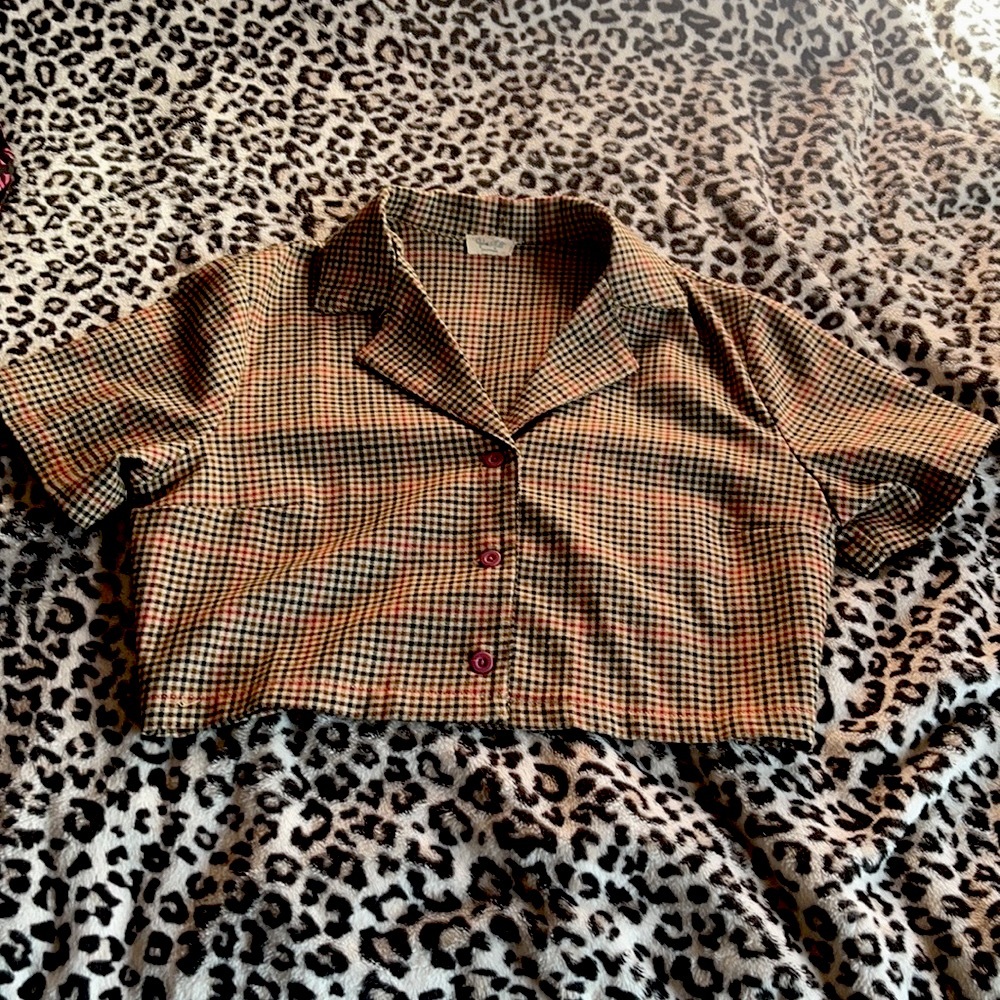 BRANDY MELVILLE VIVIAN TOP IN BROWN PLAID PATTERN